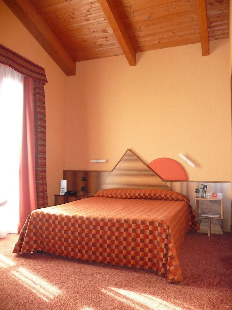 La Villa - Sure Hotel Collection By Best Western Ivrea Buitenkant foto