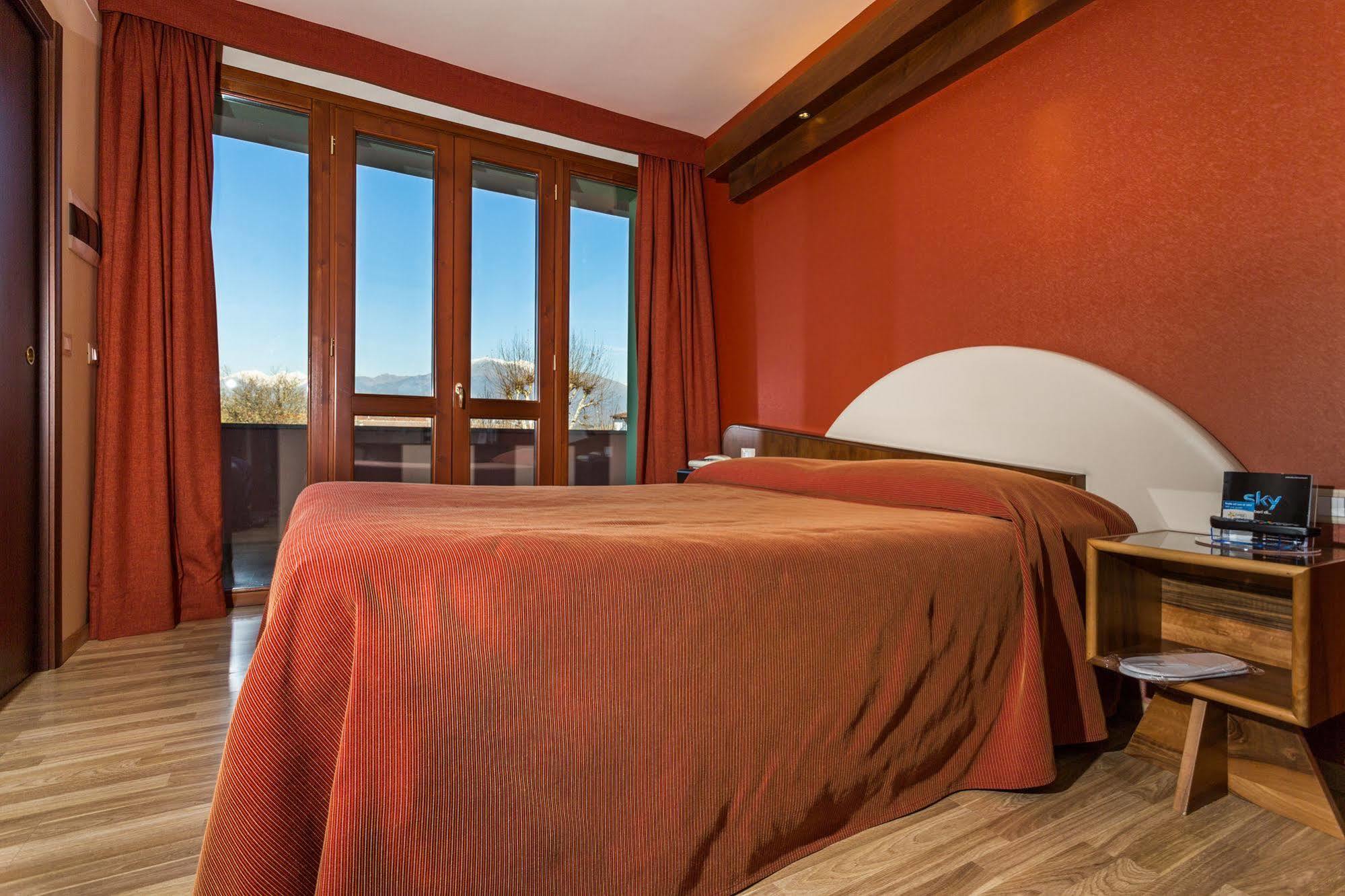 La Villa - Sure Hotel Collection By Best Western Ivrea Buitenkant foto